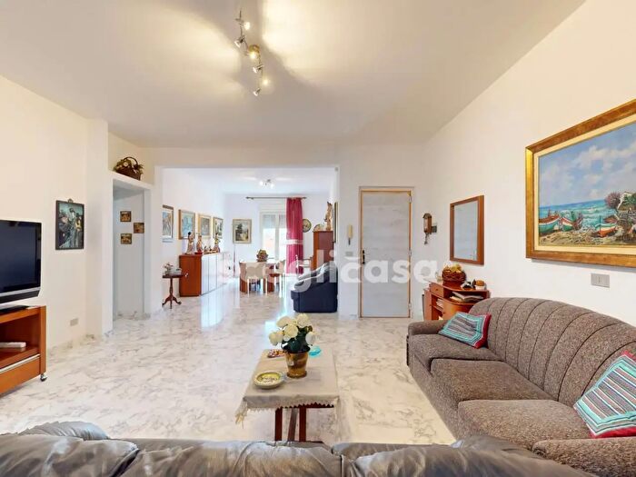 Appartamento con 5 locali in vendita in Via Giafar, Palermo