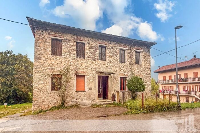 Casa quadrilocale in vendita in Sovramonte