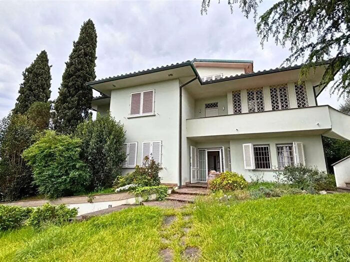 Casa con 13 locali in vendita in Poggio A Caiano