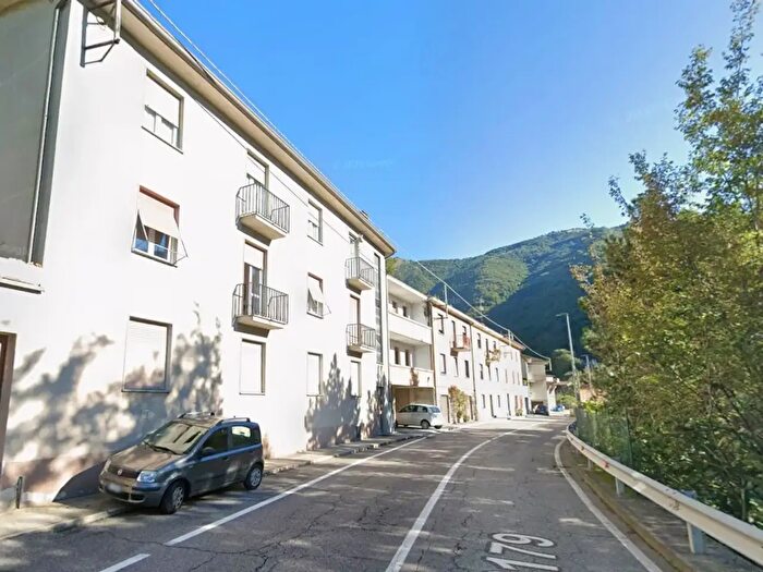 Appartamento trilocale in affitto in Via Giuseppe Mazzini, Torre De Busi