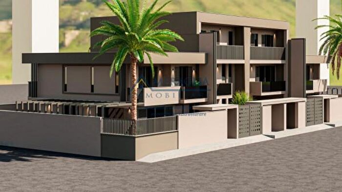 Casa quadrilocale in vendita in Via Spirito Santo, Parete