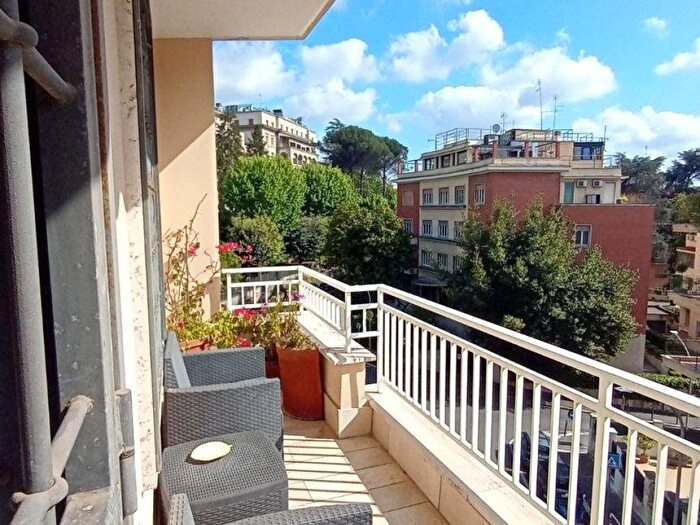 Appartamento con 6 locali in affitto in Via Eugenio Vajna, Parioli, Roma