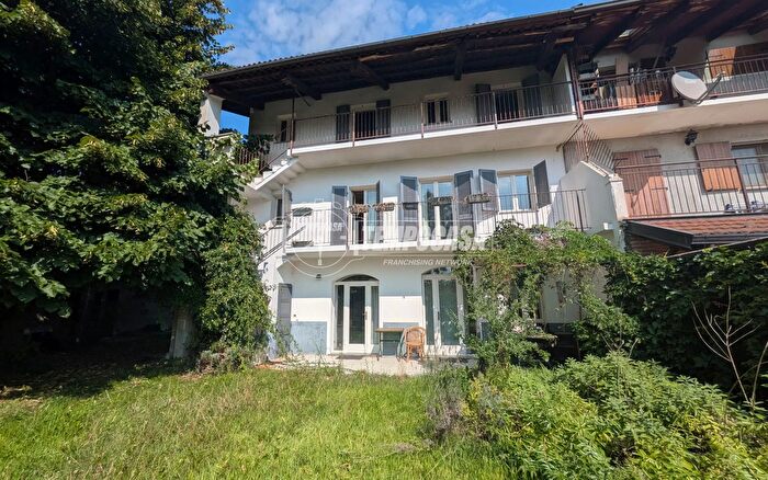 Casa con 9 locali in vendita in Via Fraz Spineto Via delle Scuole, Castellamonte