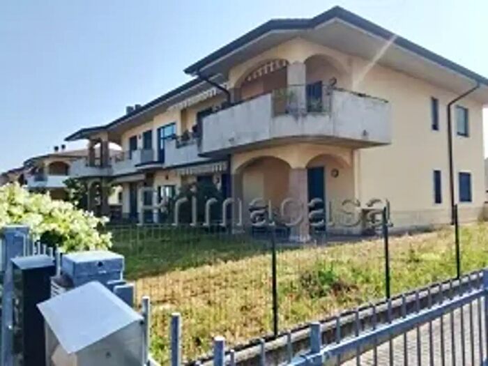 Appartamento quadrilocale in affitto in Via Cattaneo, Isola Della Scala