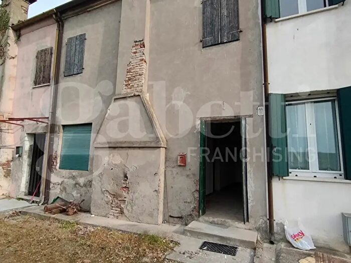 Casa quadrilocale in vendita in Crespino Via Passodoppio, Crespino