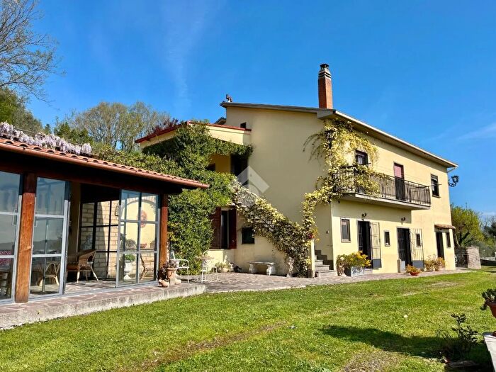 Casa con 11 locali in vendita in Località Rocchette, Bomarzo