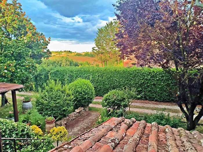 Casa con 11 locali in vendita in Strada di Fogliano, Siena