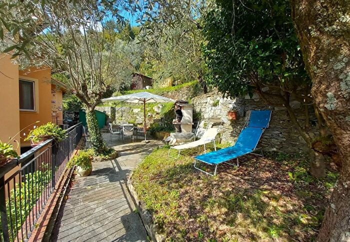 Casa con 5 locali in vendita in Avegno