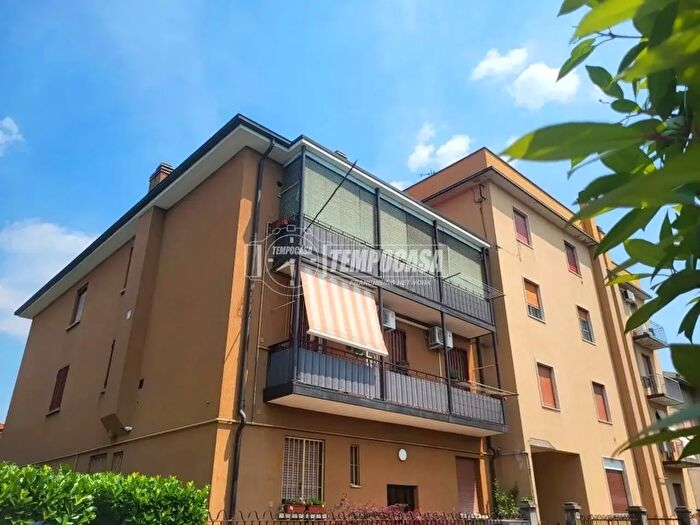 Appartamento trilocale in vendita in Via Monviso, Arcore