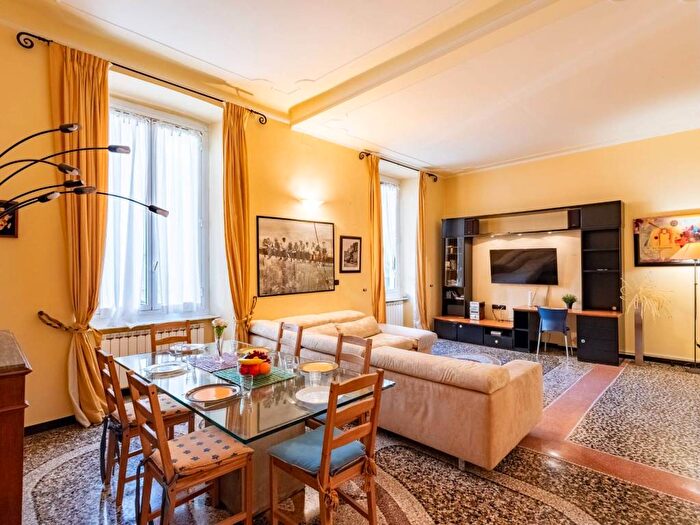 Appartamento con 5 locali in affitto in Via Palestro, Centro Città, Genova