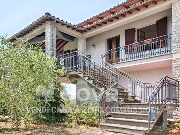 Casa con 5 locali in vendita in Via del Poggio, Sinalunga
