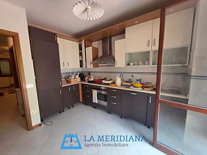 Casa con 7 locali in vendita in Lamporecchio