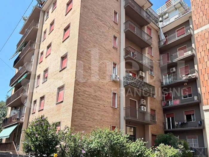 Appartamento trilocale in affitto in Via Pesenti, Ospedale Volturno, Parma
