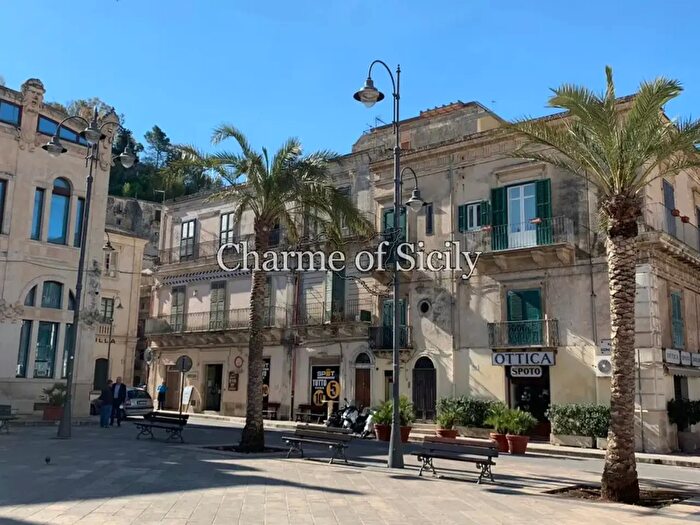 Casa trilocale in vendita in Piazza Matteotti, Modica