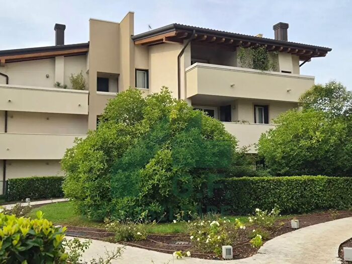 Appartamento con 7 locali in vendita in Via SAntonino, Treviso