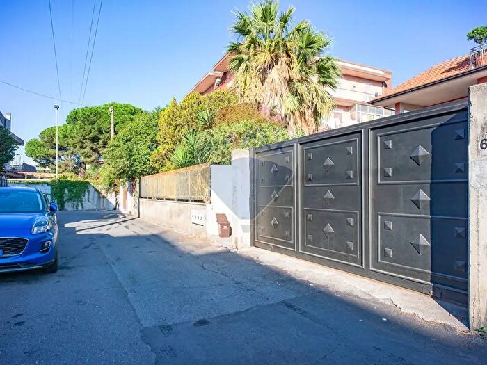 Appartamento con 5 locali in vendita in Via Antonino Abate, Gravina Di Catania