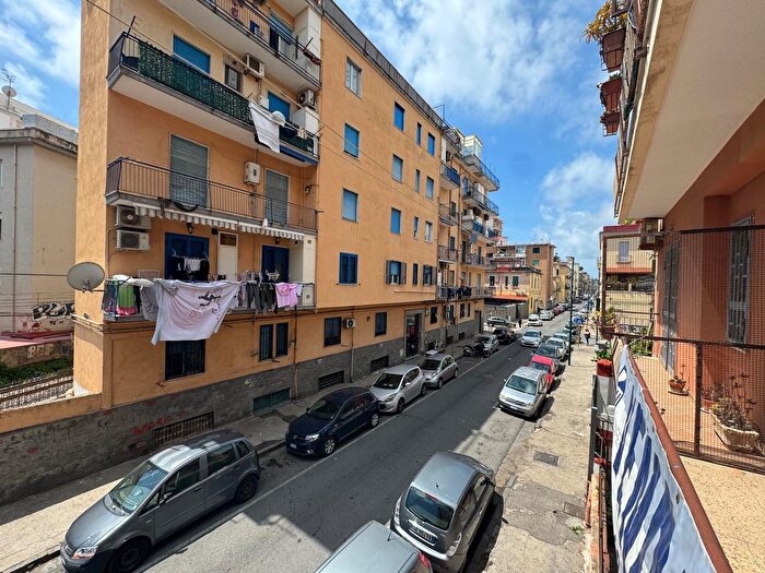 Appartamento trilocale in vendita in Via di Niso, Napoli