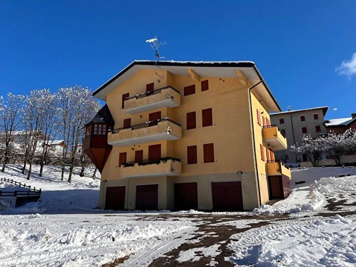 Appartamento trilocale in affitto in Via Roma, Lavarone