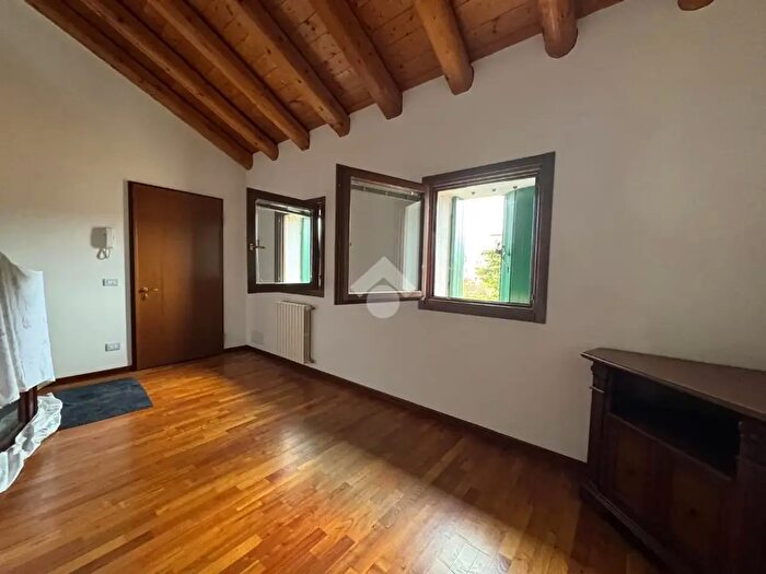 Appartamento trilocale in affitto in Via Ortazzo, Battaglia Terme