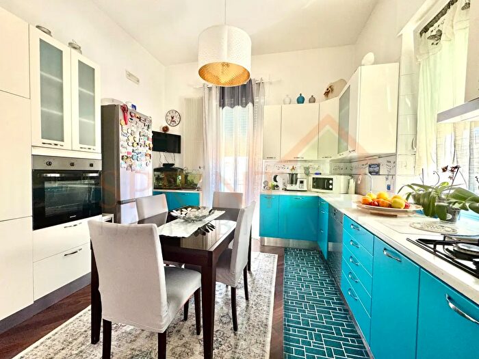 Appartamento trilocale in vendita in Via Luigi Cadorna, Monopoli