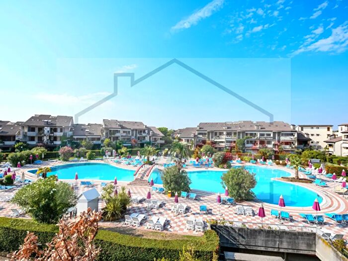 Appartamento trilocale in vendita in Via Giulio Cesare, Desenzano Del Garda