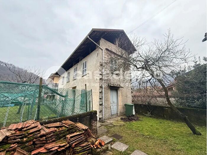 Casa con 6 locali in vendita in Via Gaetano Zuccone, Quarona