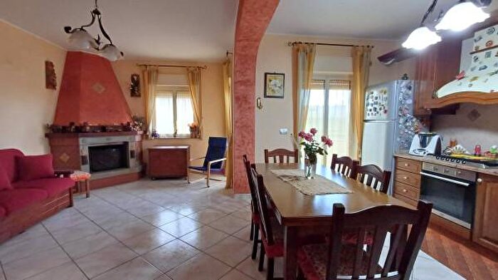 Appartamento trilocale in vendita in Via Nazionale, Piraino