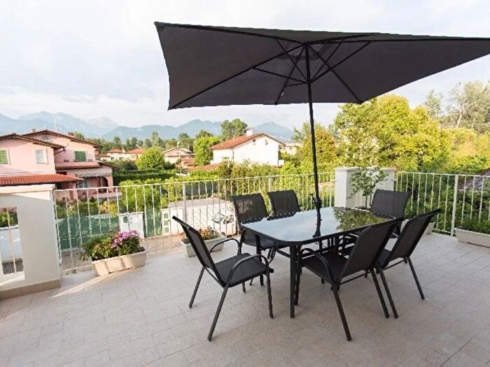 Appartamento con 6 locali in affitto in Via Agnelli SNC, Centro, Forte dei Marmi