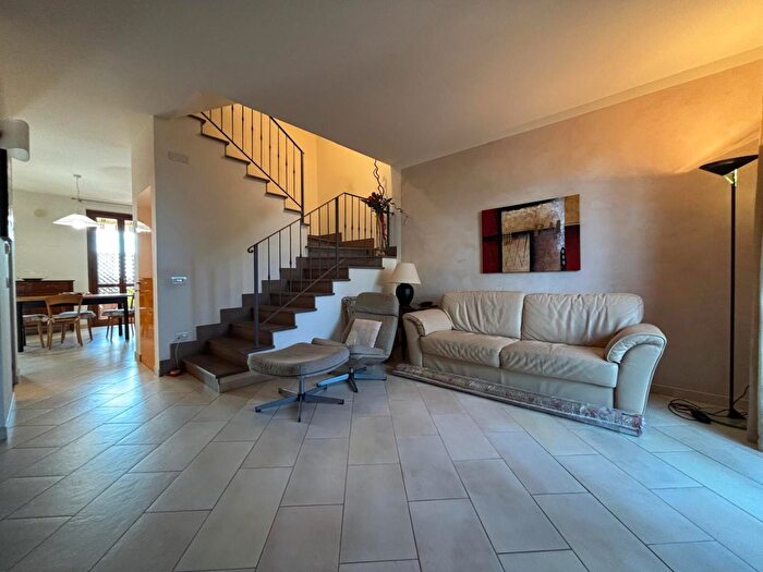 Casa con 6 locali in vendita in Cerreto Guidi