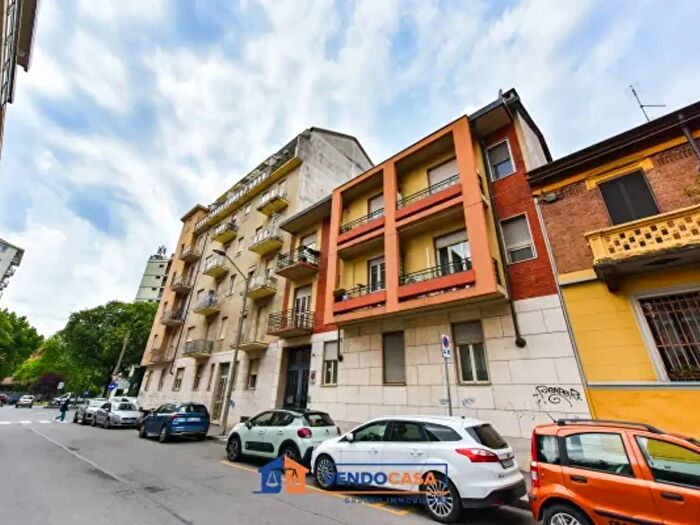 Appartamento trilocale in vendita in Via Rovereto, Torino