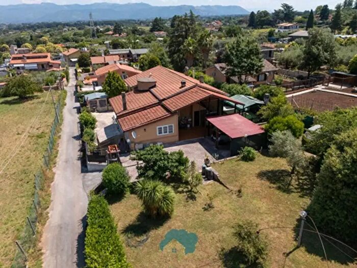 Casa con 6 locali in vendita in Via col Fiorito, San Cesareo