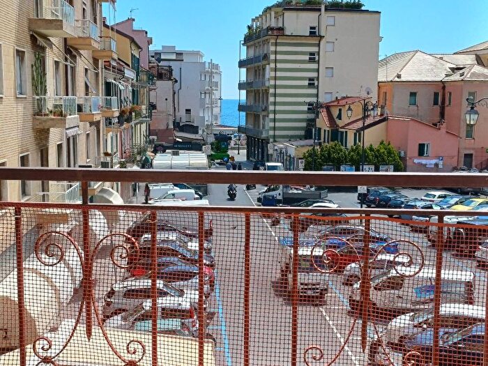 Appartamento quadrilocale in affitto in Via Giuseppe Verdi, Centro, Alassio