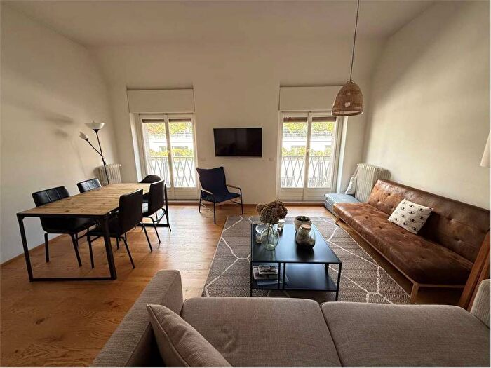 Appartamento trilocale in affitto in via Lanzone, Carrobbio, Milano