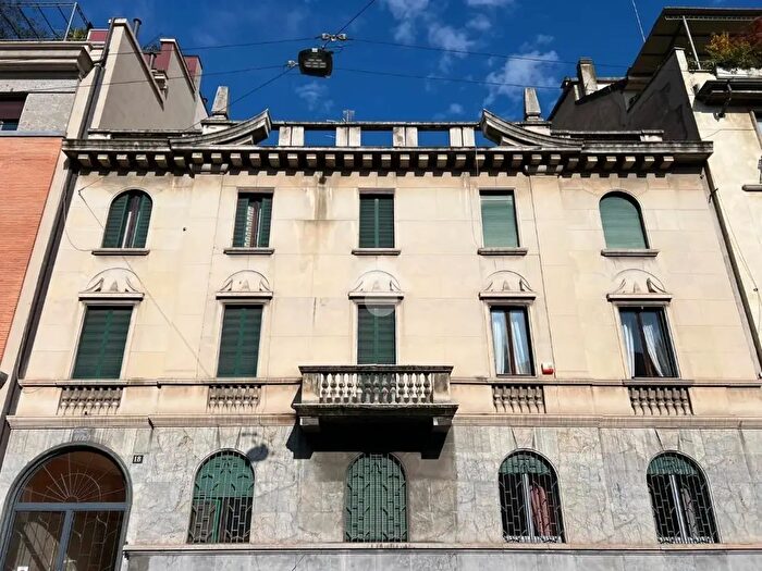 Appartamento trilocale in affitto in Via Francesco Domenico Guerrazzi, Milano