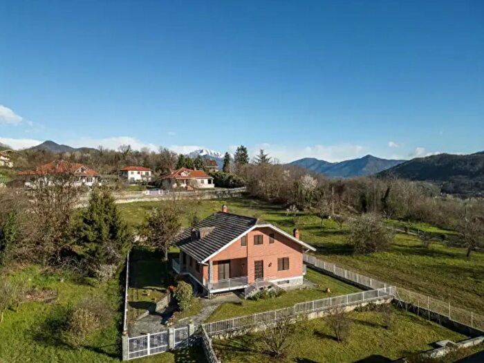 Casa con 6 locali in vendita in Via Combaluetto, Trana