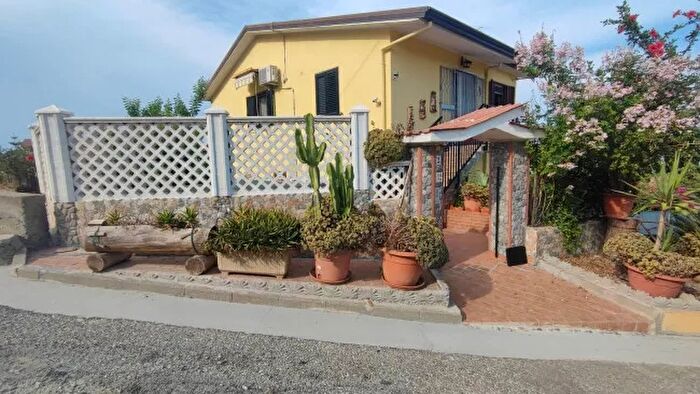 Casa quadrilocale in vendita in Calopezzati Via Enrico Fermi, CoriglianoRossano