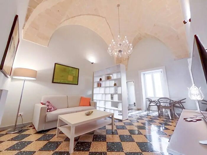 Appartamento trilocale in vendita in Via Cavour, Taranto
