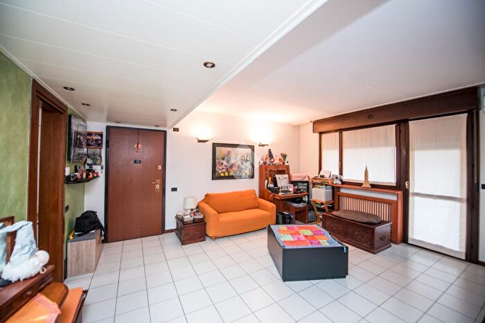 Appartamento trilocale in vendita in Via Manaresi, Milano