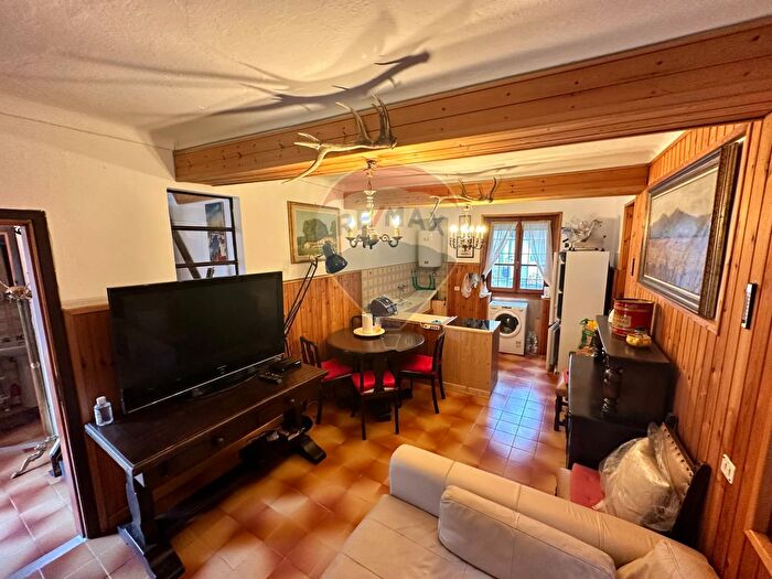 Casa con 8 locali in vendita in Via Mazzini, Coggiola