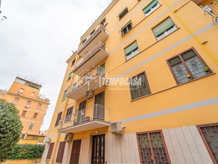 Appartamento bilocale in vendita in Via Egerio Levio, Roma