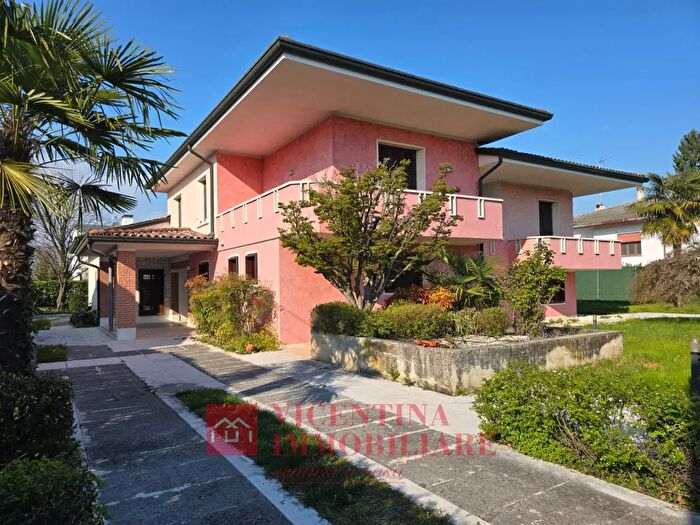 Casa con 7 locali in vendita in Via Trento E Trieste, Gazzo Padovano