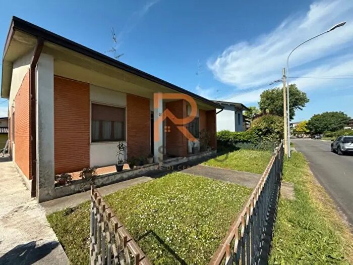 Casa quadrilocale in vendita in Suzzara
