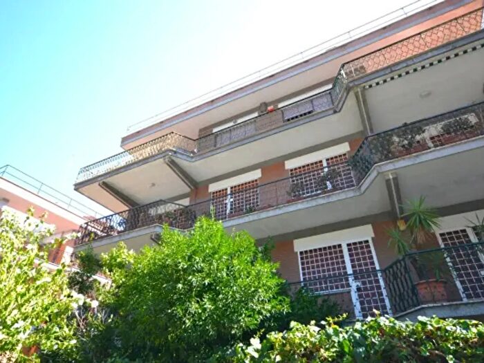 Appartamento quadrilocale in vendita in Via Mario Fani, Roma