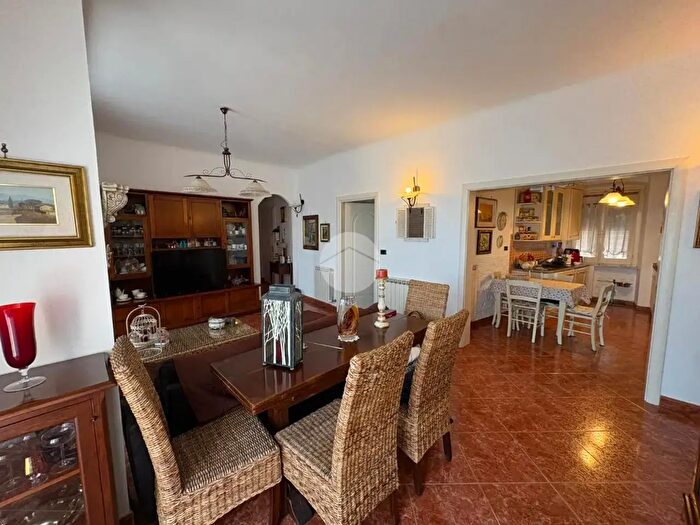 Appartamento con 5 locali in vendita in Via Vicenza, Genova