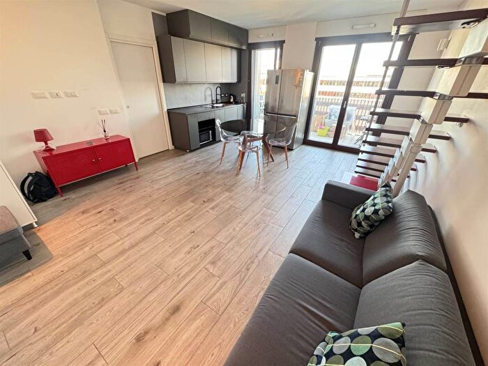 Appartamento trilocale in affitto in VIA CALDERA, Quarto Cagnino, Milano