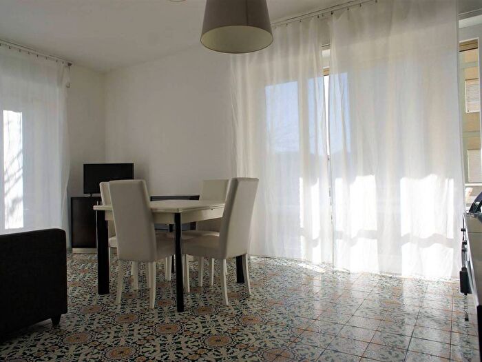 Appartamento con 5 locali in affitto in Via Giuseppe Zolezzi, Marina di Massa Centro, Massa