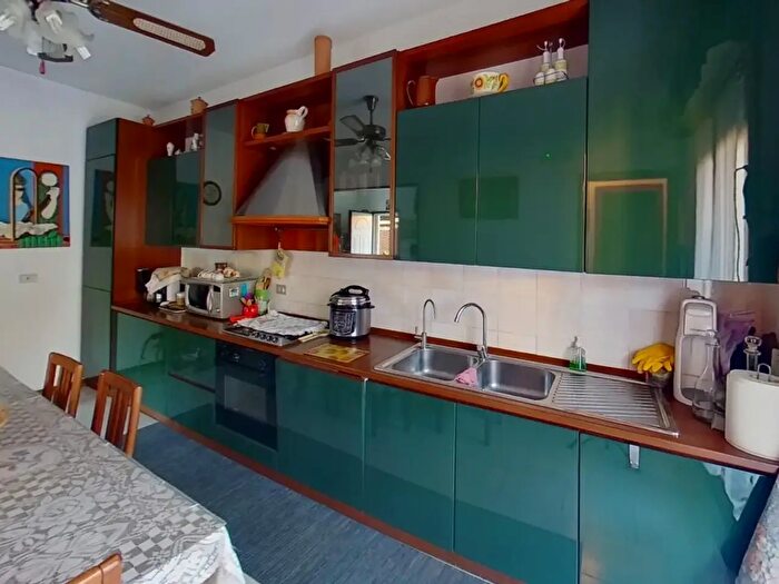 Casa con 6 locali in vendita in Viareggio