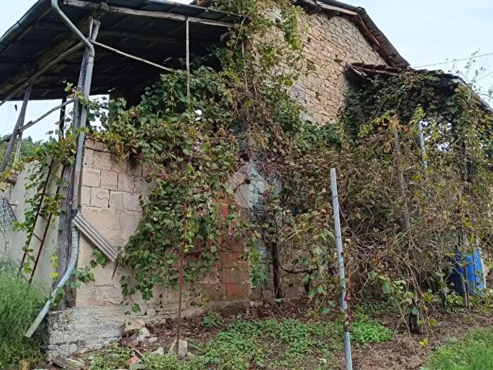 Casa con 5 locali in vendita in Via Casteldaldo, Carpineti