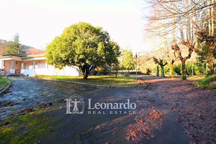 Casa con 14 locali in vendita in Via Vecchia Provinciale, Camaiore