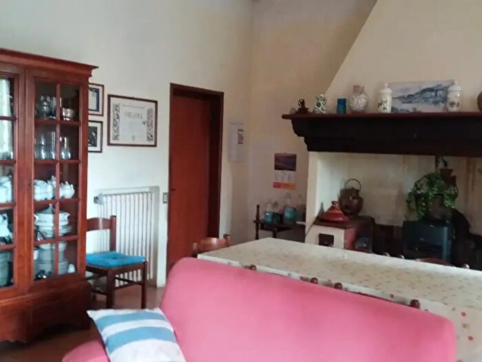 Casa con 8 locali in vendita in Capraia E Limite